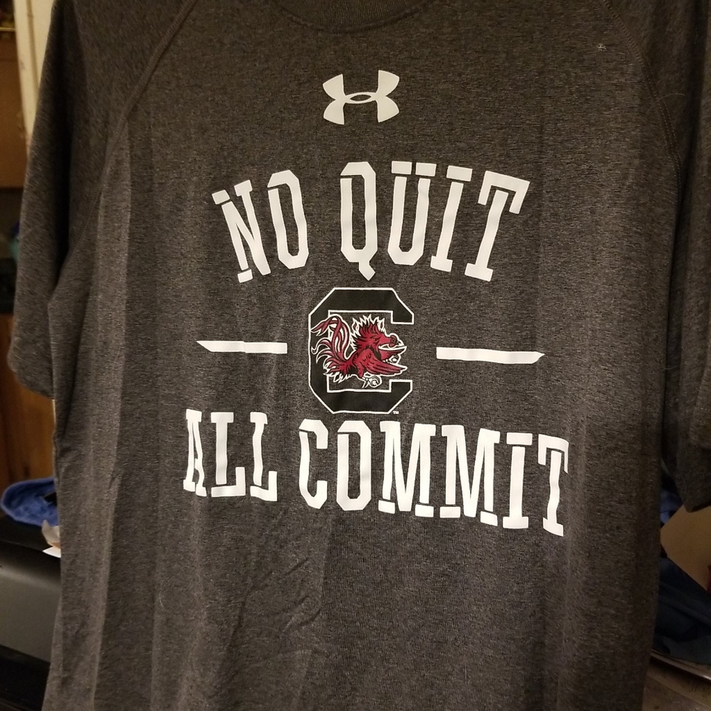 Underarmor USC GAMECOCKS NO QUIT ALL COMMIT T SHIRT EXCELLENT SHAPE MEDIUM